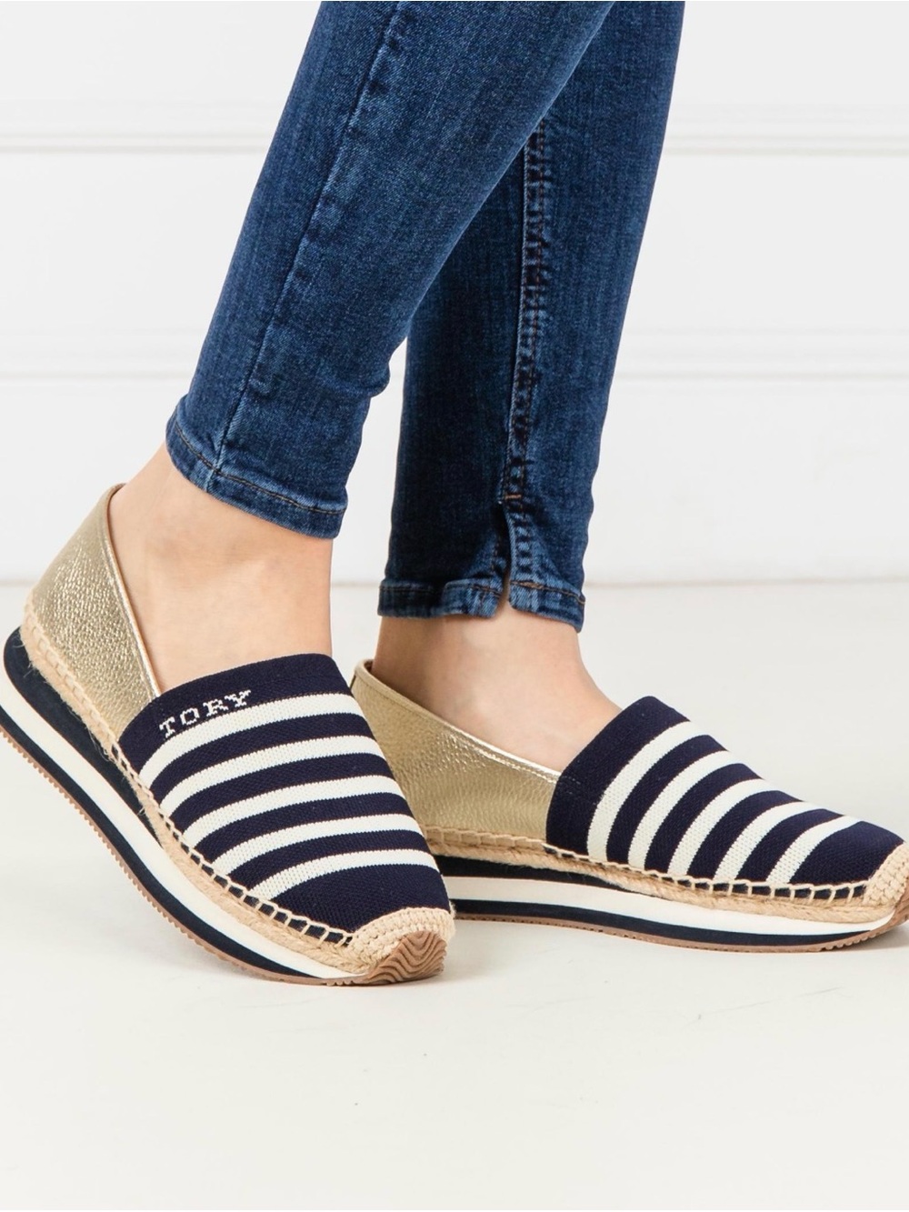 Tory Burch Daisy Slip On Trainer Midnight / Ivory Gold 8M Espadrillas wide heel